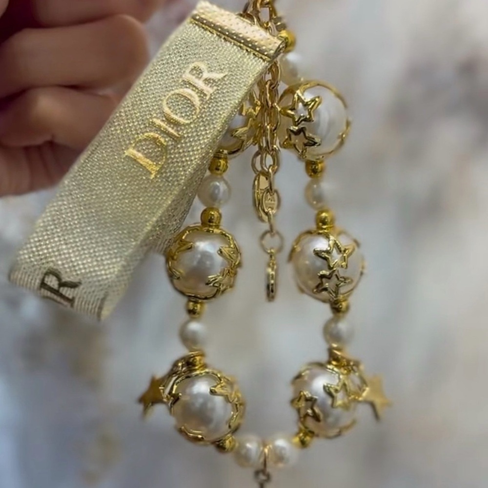Dior Gold and White Starry Pearl Bracelet - Picture 5 of 6